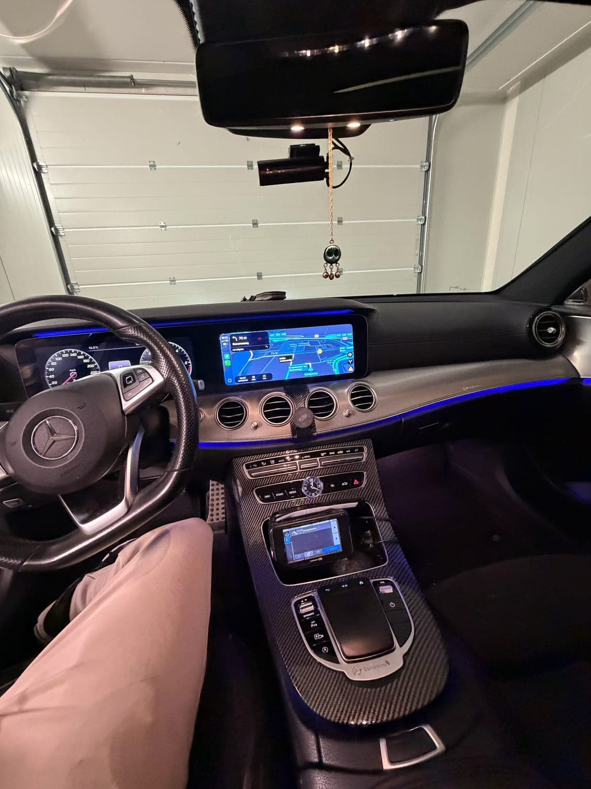 Mercedes E-Klasse with CarPlay module