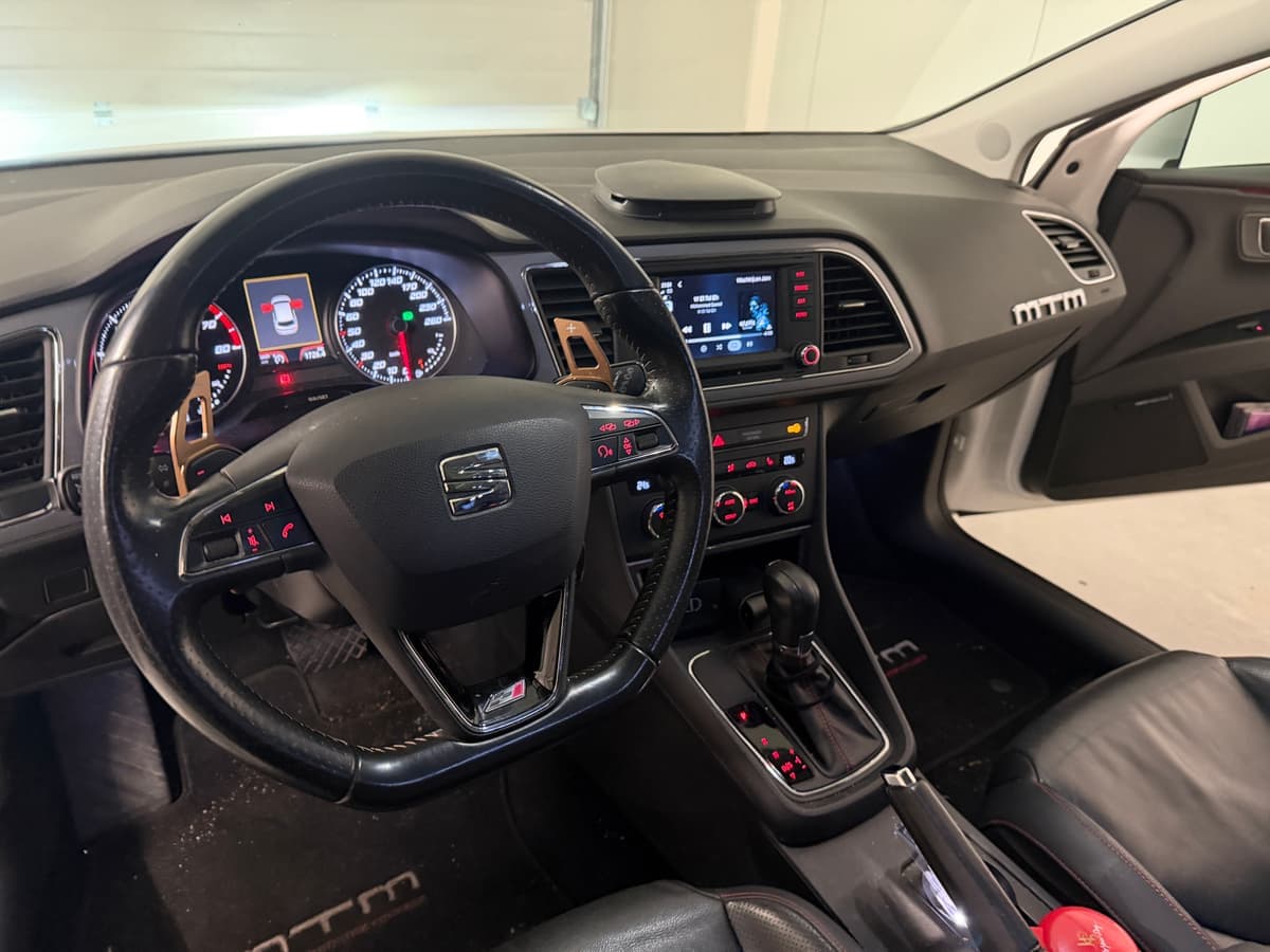 Seat Leon with CarPlay module